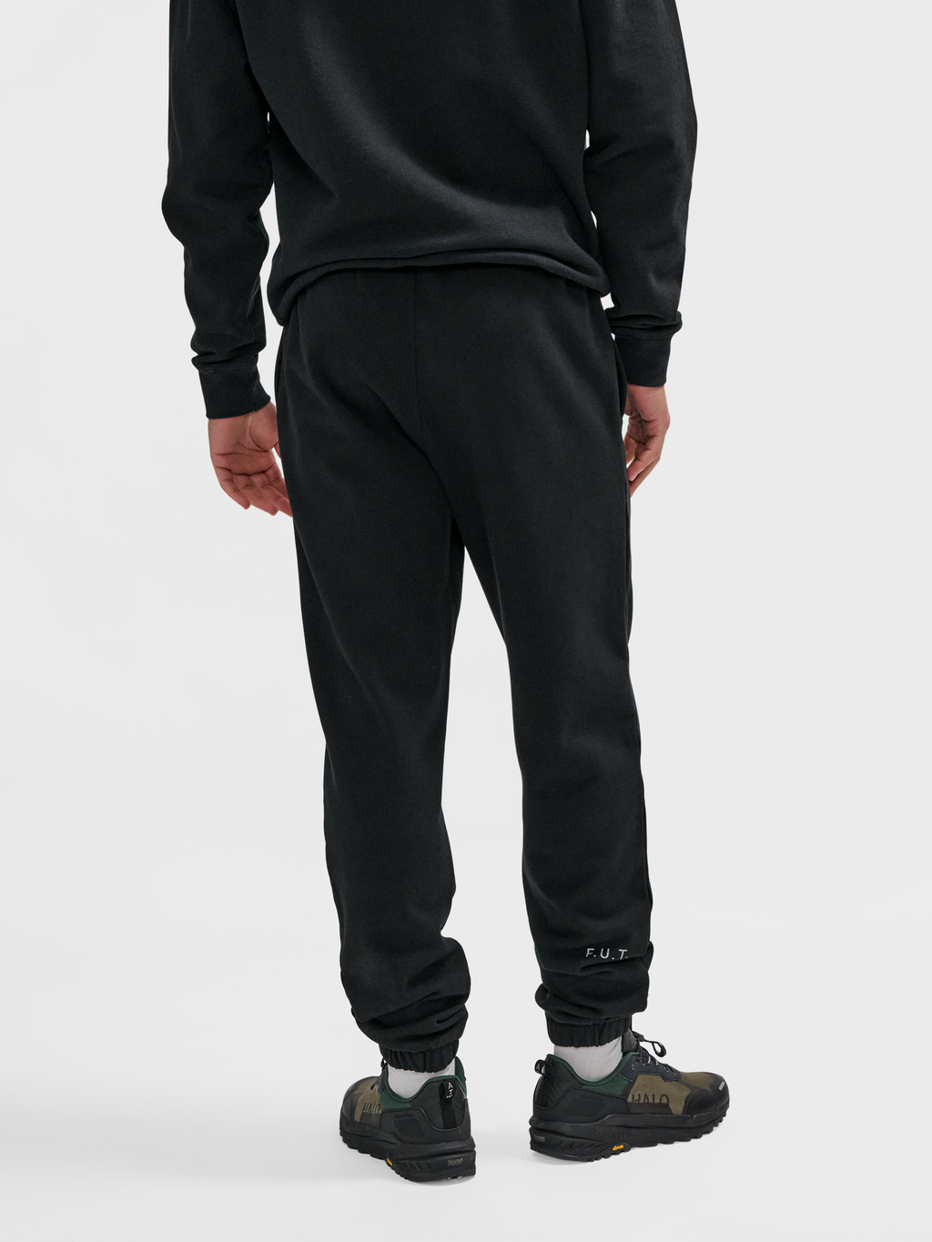 HALO ESSENTIAL SWEATPANTS