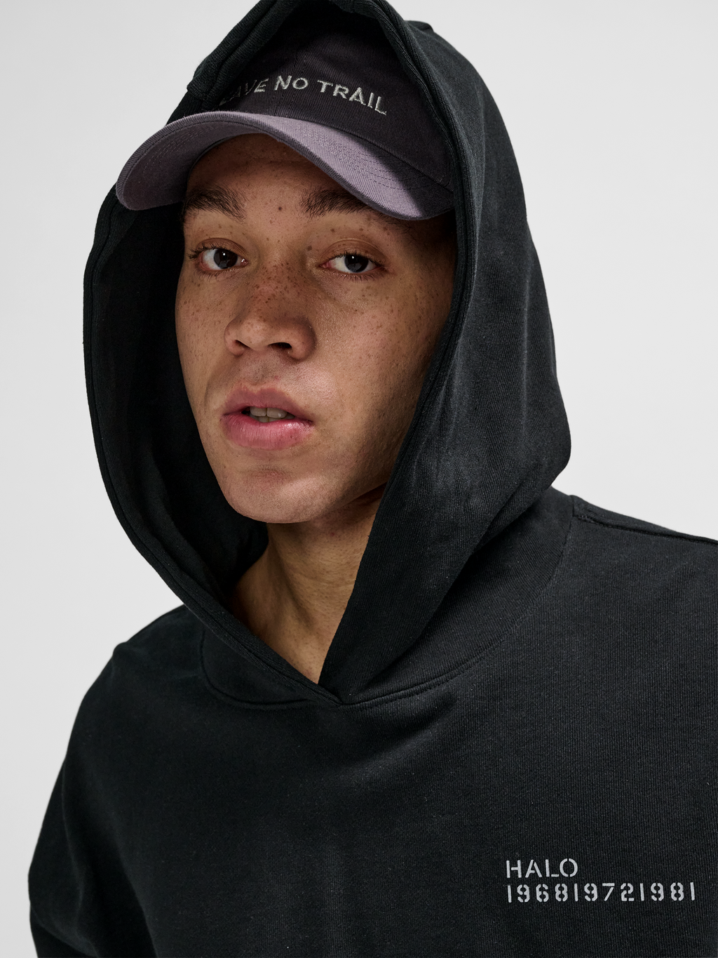 HALO ESSENTIAL HOODIE