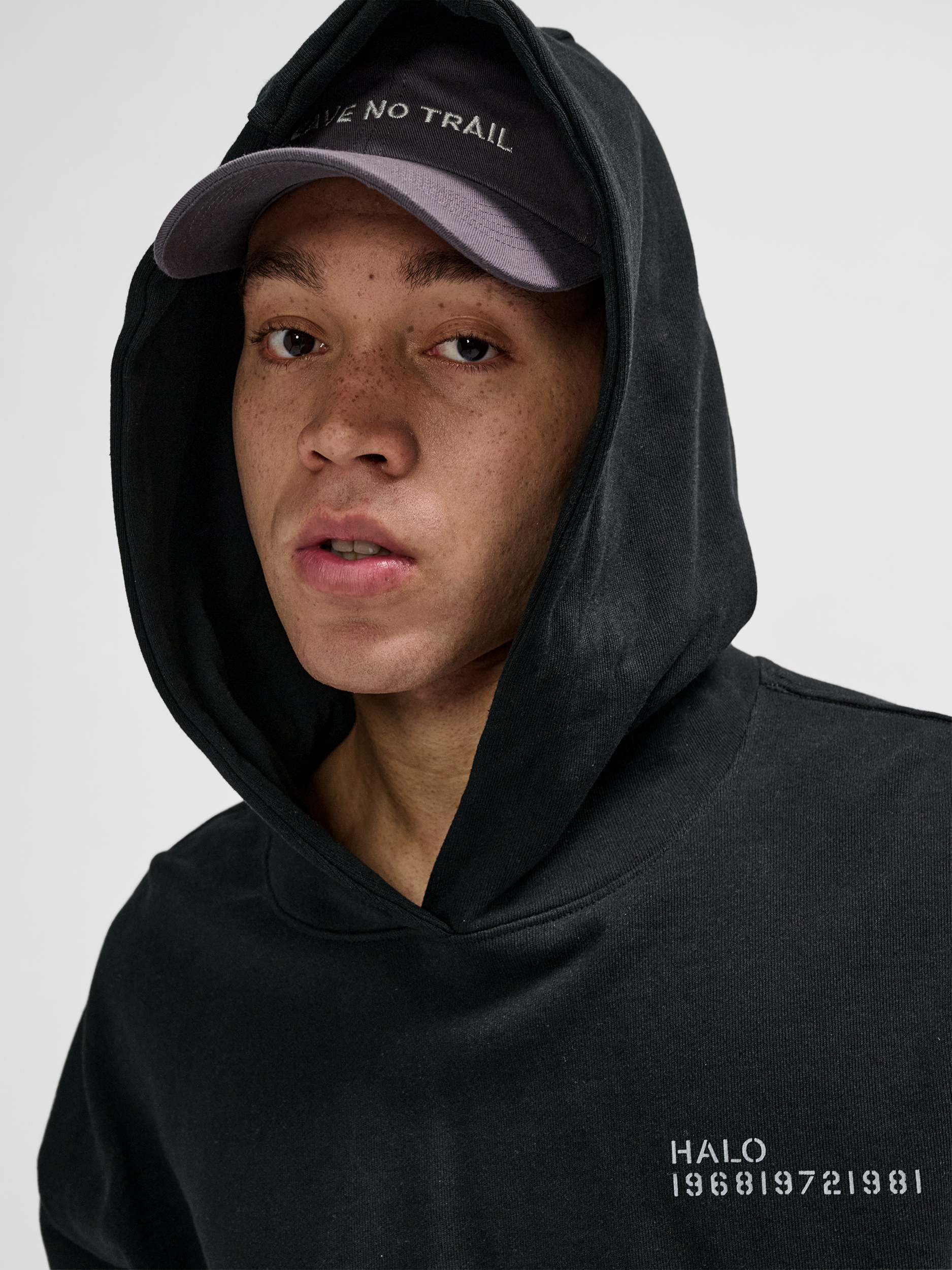 HALO ESSENTIAL HOODIE