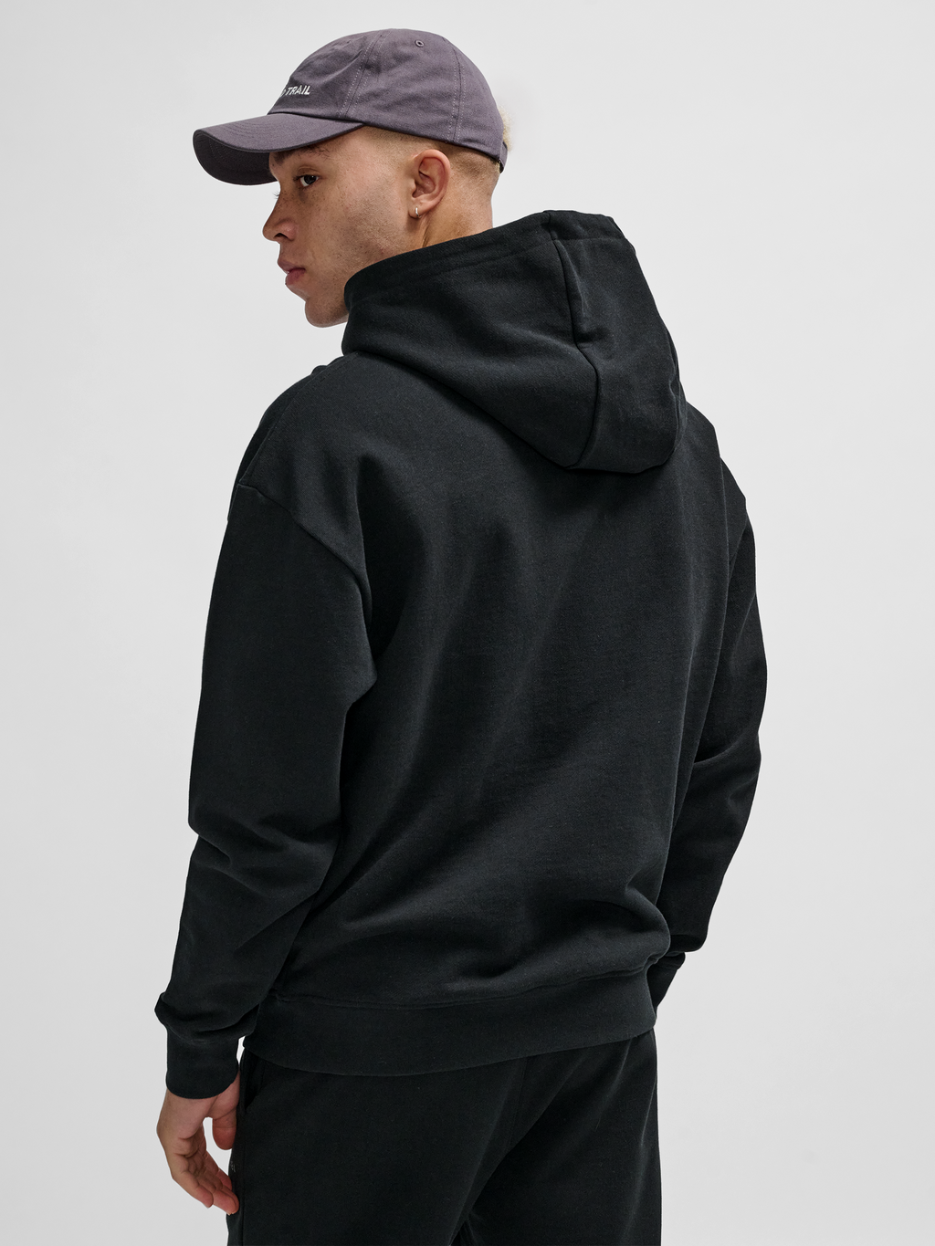HALO ESSENTIAL HOODIE