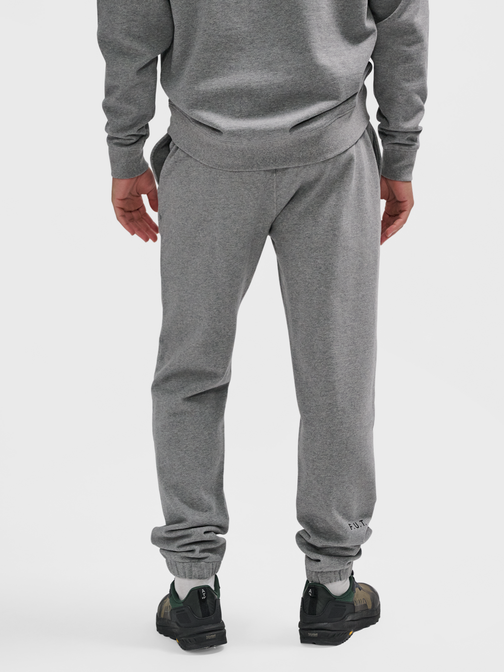 HALO ESSENTIAL SWEATPANTS