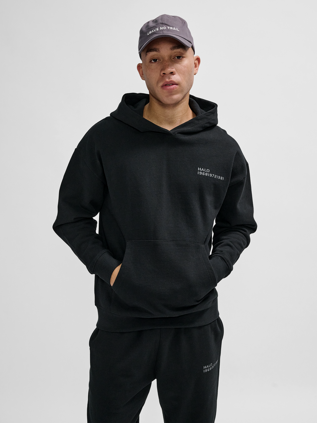 HALO ESSENTIAL HOODIE
